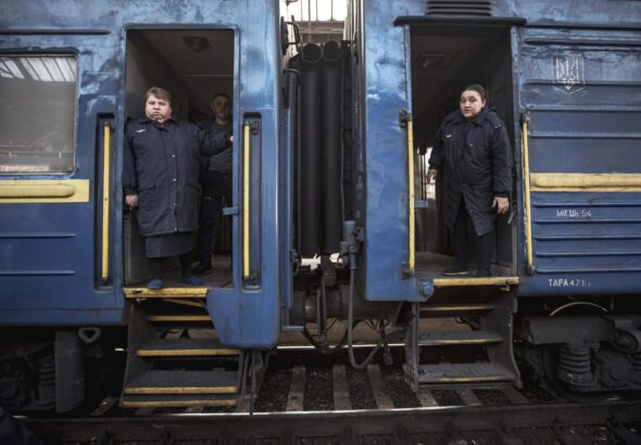 220428-ukraine-train-cover-mb-0953-3824e5